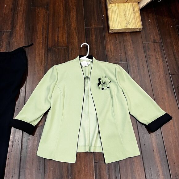 Miss Dorby Women's Pant Suit Size 10 Green 2-Piece Classic - Picture 2 of 6